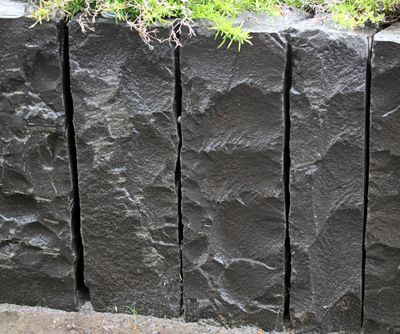Palisaden BASALT anthrazit - gespalten + gespitzt