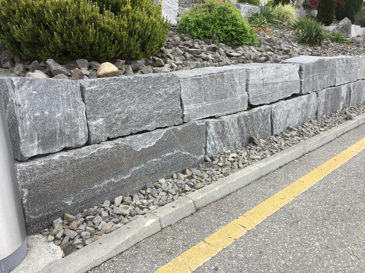 Granit Mauer-/Quadersteine Maggia, lose - freie Längen, Toleranz ± 8 cm