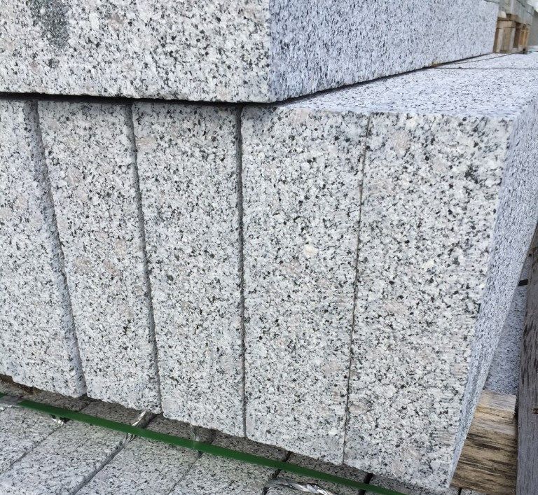 Granitstellplatten VRC, 8/25 cm - allseitig gesägt / gestockt, G 341