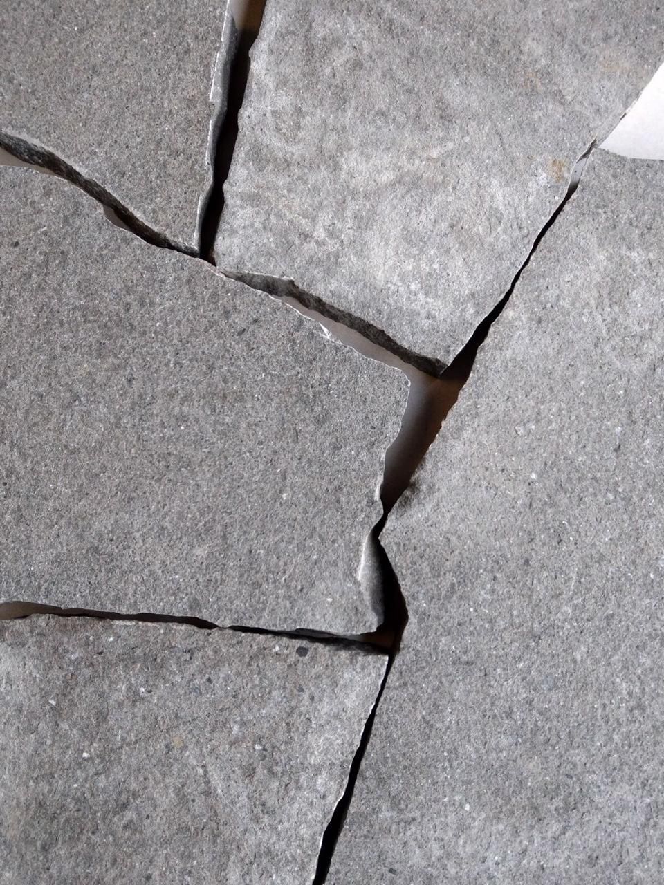 Mosaikplatten GUBER formwild - Kanten handbekantet, Oberfläche geflammt